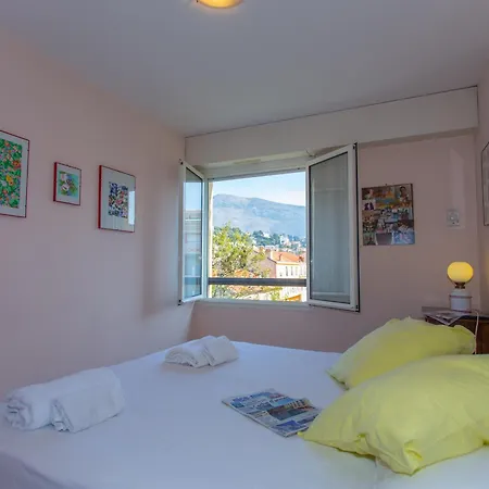 Grand 2p Climatise, Terrasse, Parking, Centre Menton, Commerces & Plages A Pied - Fr-1-196-189 *