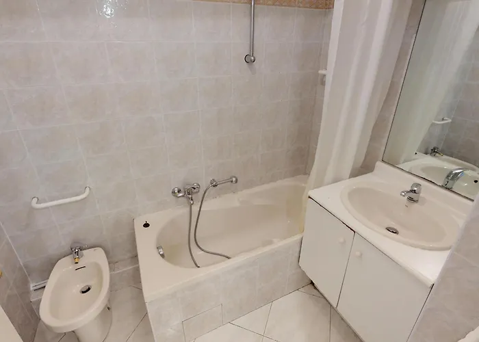 Grand 2p Climatise, Terrasse, Parking, Centre Menton, Commerces & Plages A Pied - Fr-1-196-189 Apartment