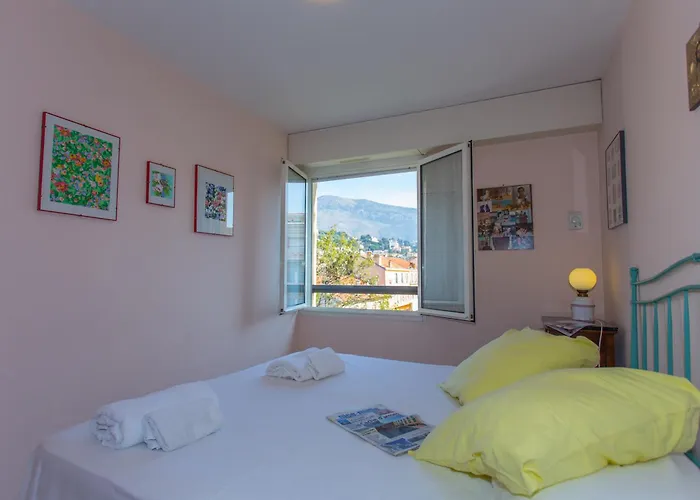 Grand 2p Climatise, Terrasse, Parking, Centre Menton, Commerces & Plages A Pied - Fr-1-196-189 *