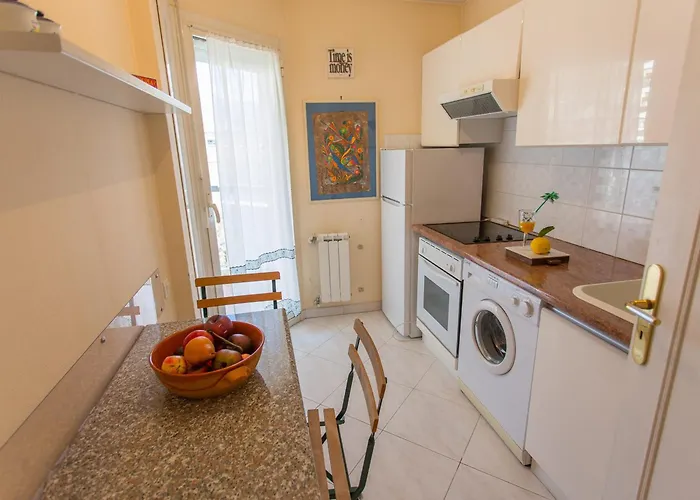 Apartment Grand 2p Climatise, Terrasse, Parking, Centre Menton, Commerces & Plages A Pied - Fr-1-196-189